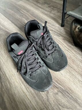 Globe Men's Black Suede Lace-Up Skate Sneakers